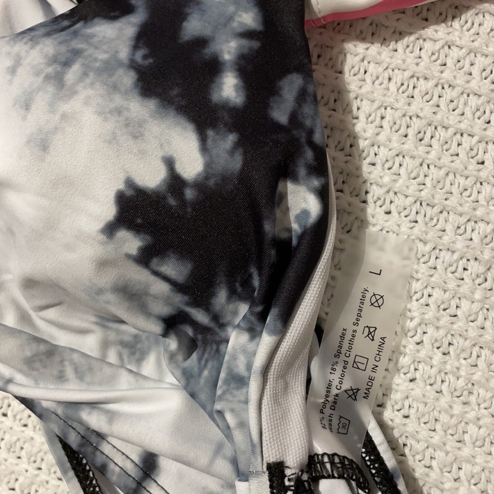 Bikini bundle - Picture 4 of 5